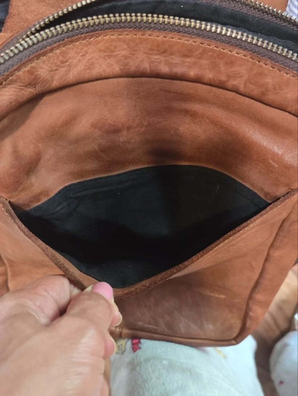 #303. Harbour 2nd Leather Luna Messenger (Crossbody Bag).